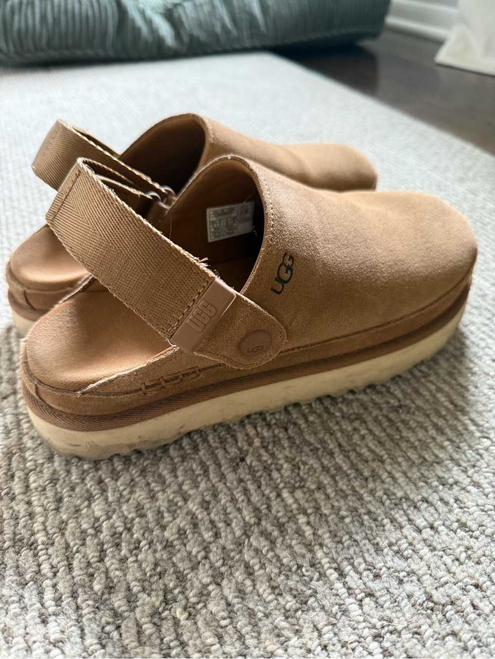 UGG Goldenstar Clogs - Picture 3 of 8